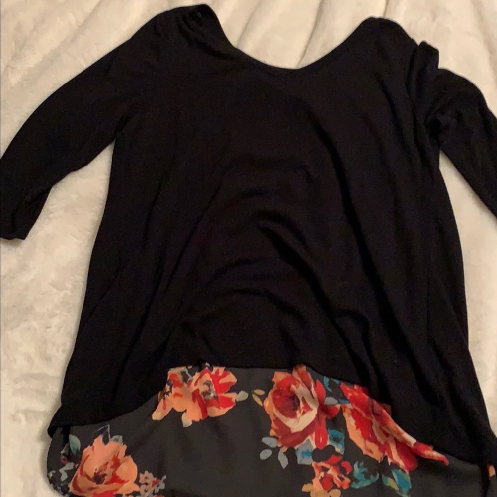 1X Black floral knit top